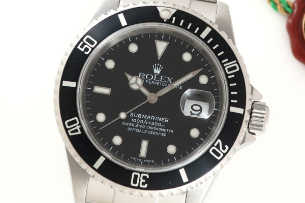 ビジネスシーンにも◎　2002年製 SUBMARINER Ref.16610