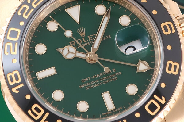 レアダイヤル化したコーポレートカラーダイヤルのGMT-MASTER II