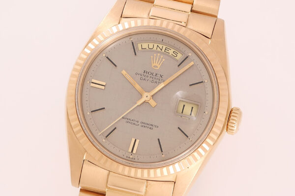 スペイン語曜日表示ディスク×シルバーモザイクダイヤルのヴィンテージデイデイト！