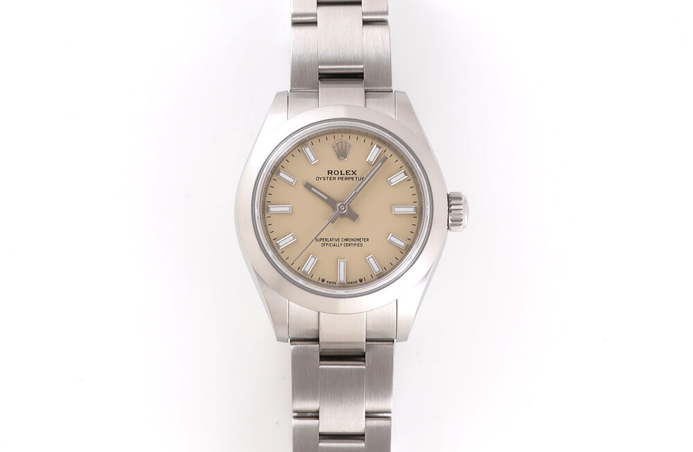 新カラー『ベージュ』は落ち着き過ぎず華やかさも感じる絶妙な仕上がりです。