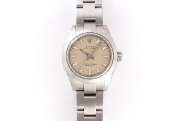 新カラー『ベージュ』は落ち着き過ぎず華やかさも感じる絶妙な仕上がりです。