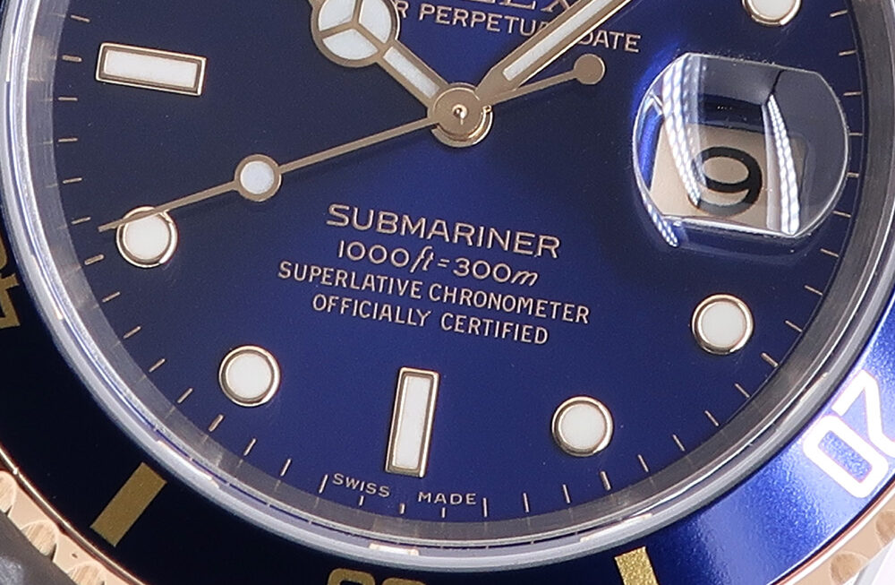 現行とは違う深みのある青色に魅了されます…