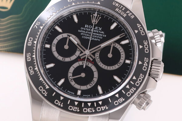 現行デイトナ Ref.126500LNの2025年製中古品が入荷！