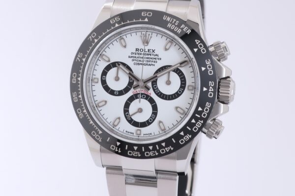 インダイヤル縁が太くて表情に力強さを感じます！ロレックス デイトナ Ref.116500LN