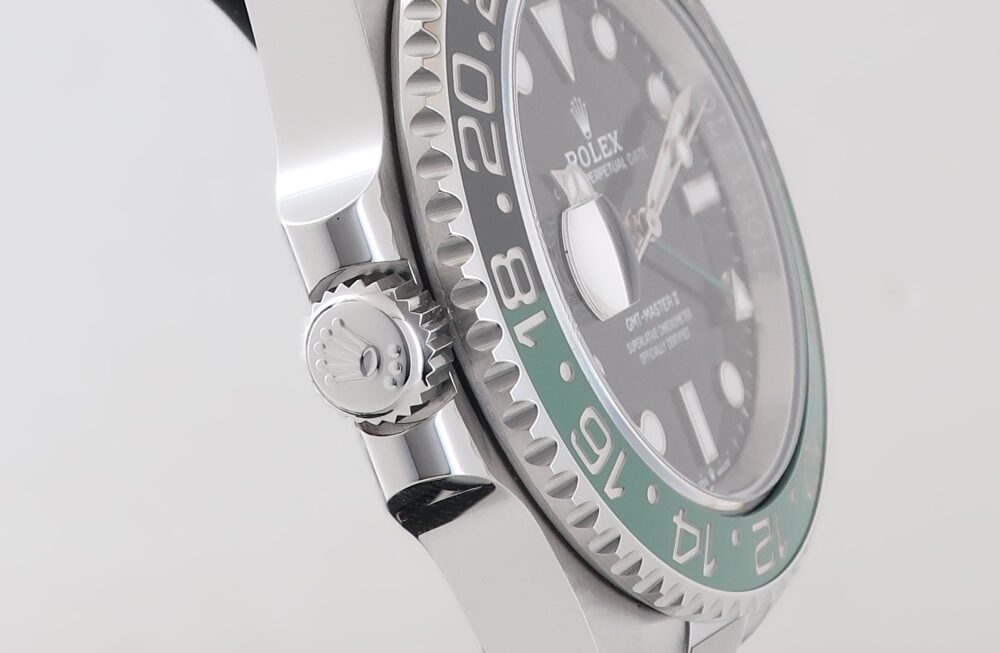 緑黒の2トーンカラーベゼルが特徴!!Ref.126720VTNR